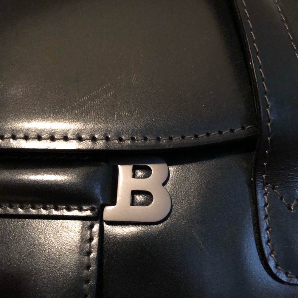 HOLIDAY SALE:Authentic Black BALLY Genuine Leather Shoulder Bag (Crease at Back) - Picture 2 of 8
